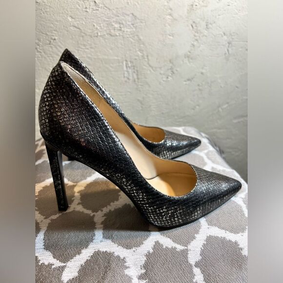 Women’s heels by Nine West, metallic skin, 8M,     Beautiful in great condition - Picture 6 of 13